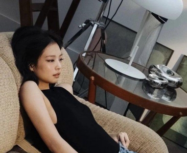 一件千禧感满满的夏日单品，让你秒变时髦精