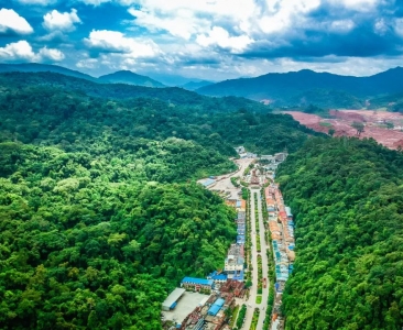 中国首个跨国高铁正式通车 坐高铁出国太爽了