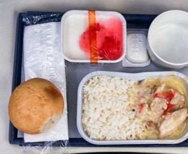安全比味道重要 飞机上应该只吃这两样食物