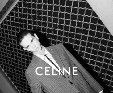 他是最新的 CELINE 男孩！