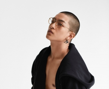 靠寸头照拿下《流浪地球》“痞帅型男”正当道